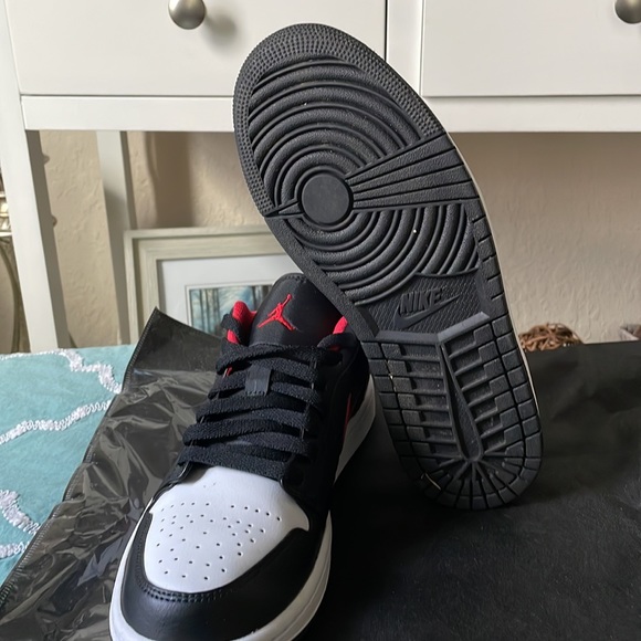 Nike Jordans Men Size 9 - Picture 8 of 12